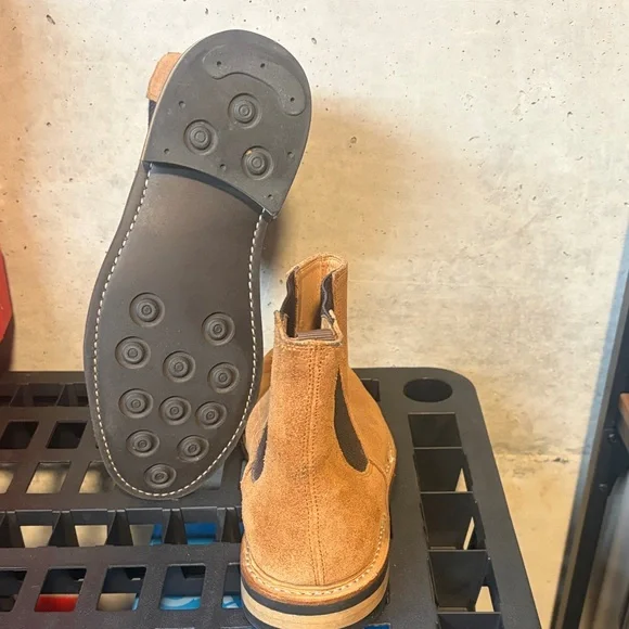 Classic Men’s Chelsea Suede Boots in Tan - Picture 4 of 4